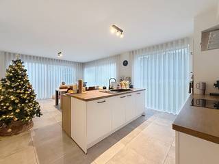 In het centrum van Anzegem, in een rustige woonomgeving vindt u deze open nieuwbouwwoning op wandelafstand van winkels en scholen.Deze woning...