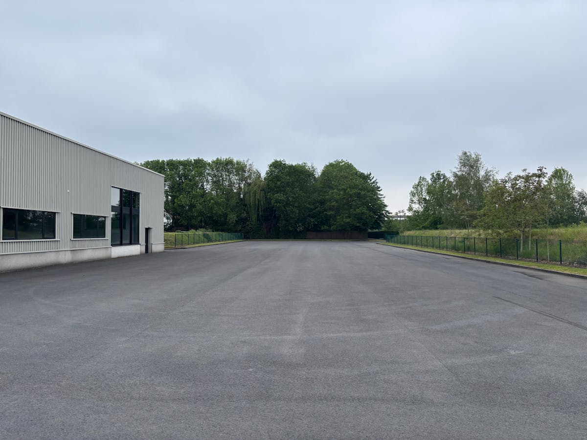 Bedrijfsgebouw op strategische locatie te Izegem - foto 3