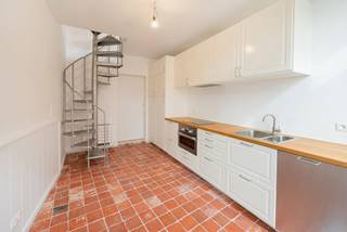 In de charmante Schaalstraat, op wandelafstand van het bruisende centrum van Mechelen, bevindt zich deze volledig gerenoveerde en...