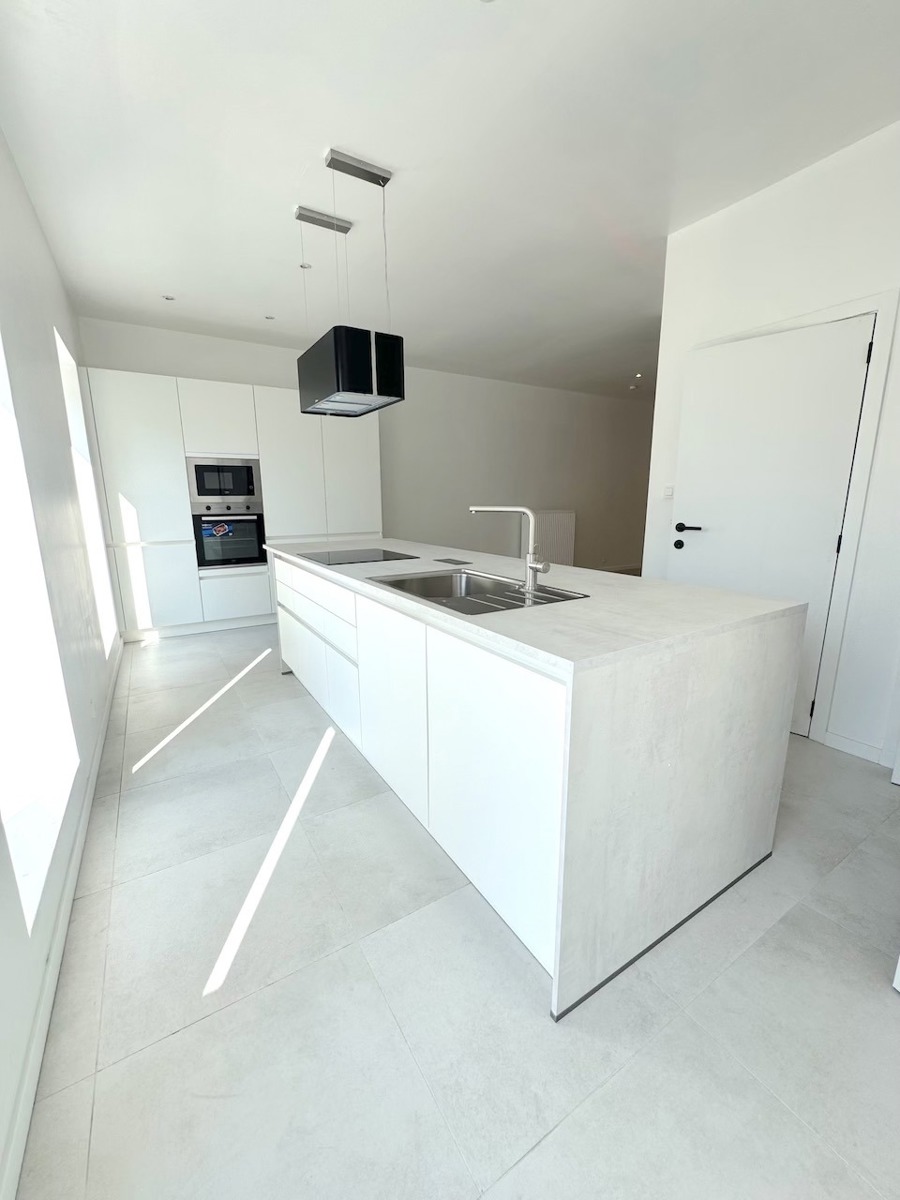 Volledig vernieuwd gelijkvloers appartement in het stadscentrum! - foto 2