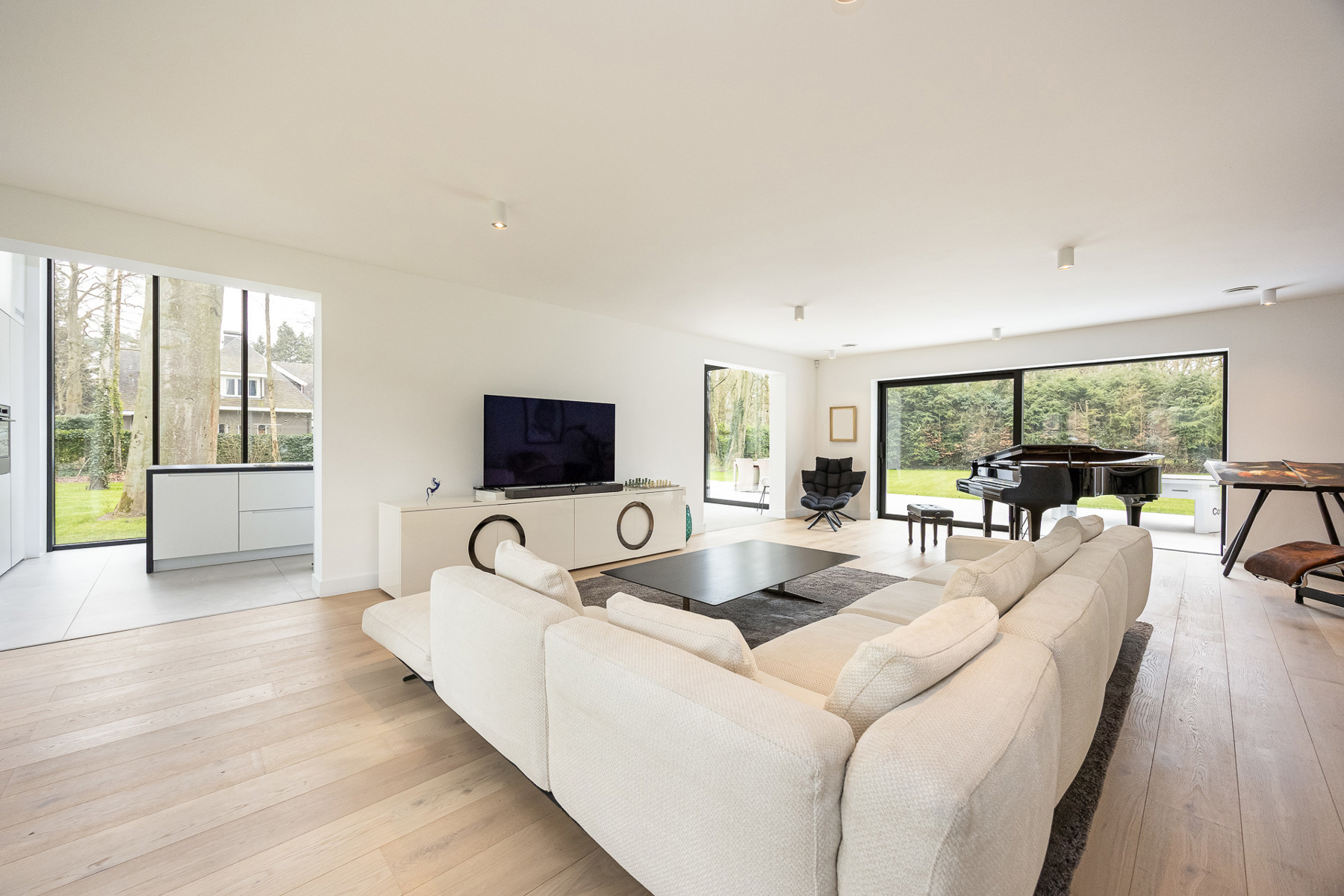 Luxueuze vernieuwbouwvilla met high-end afwerking - foto 5