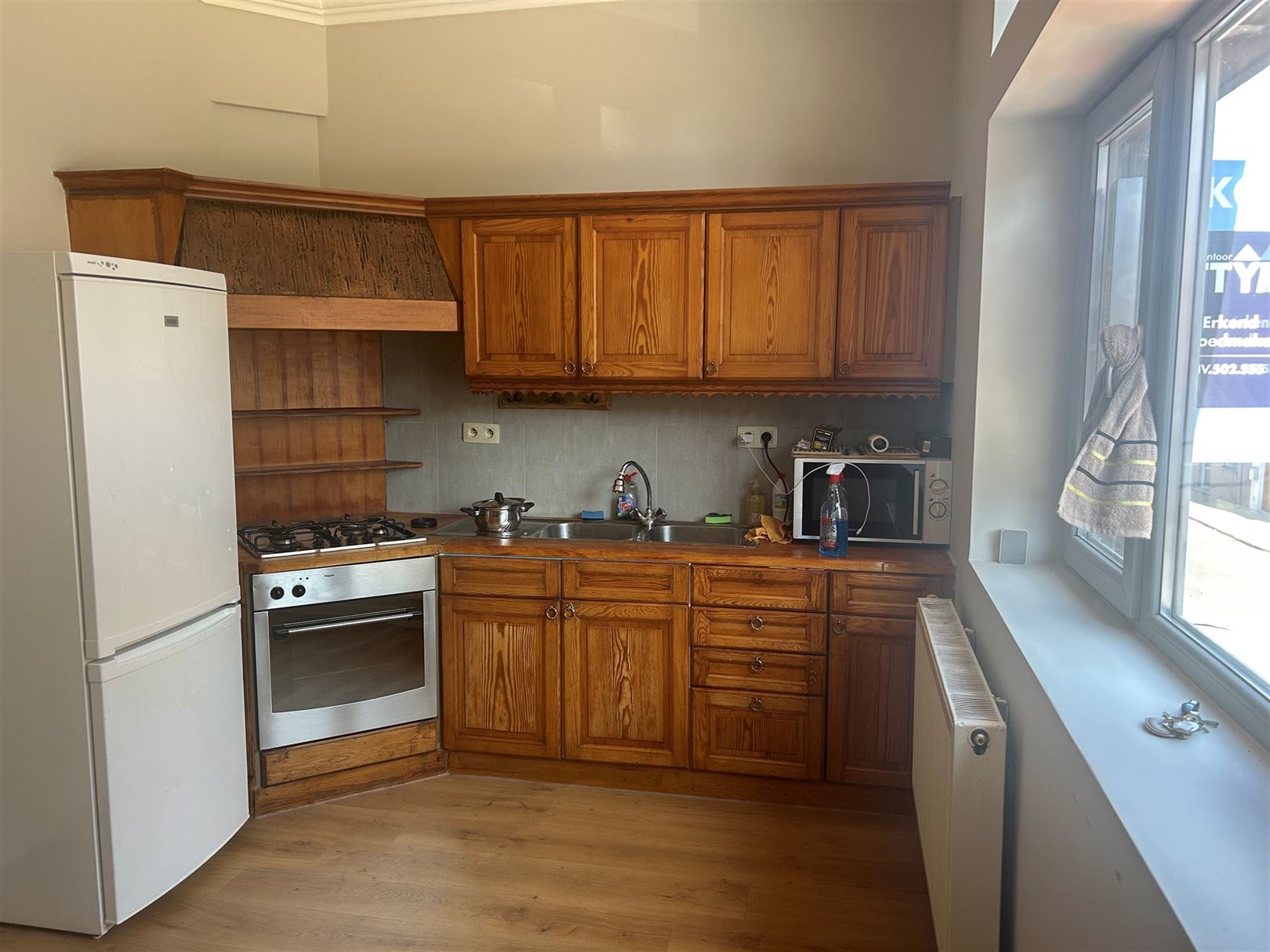 Goed gelegen café met uitgeruste keuken en ruim appartement met 4 slaapkamers. - foto 4