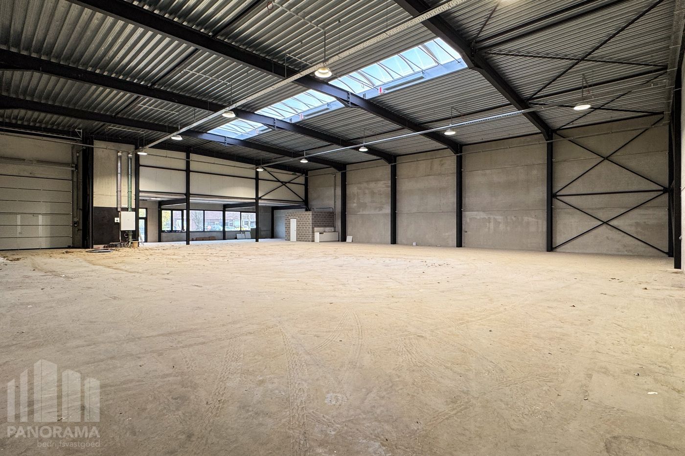 BEDRIJFSGEBOUW 1.722 m² OP EIGEN PERCEEL TE HUUR IN LIER - foto 3