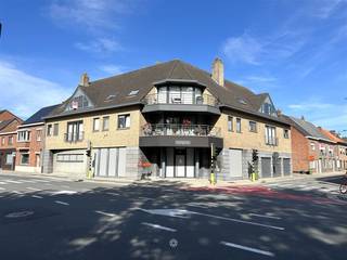 DESTELBERGEN - Are you looking for a two-bedroom apartment with lots of light and garage box for rent in Destelbergen center?Then this apartment...