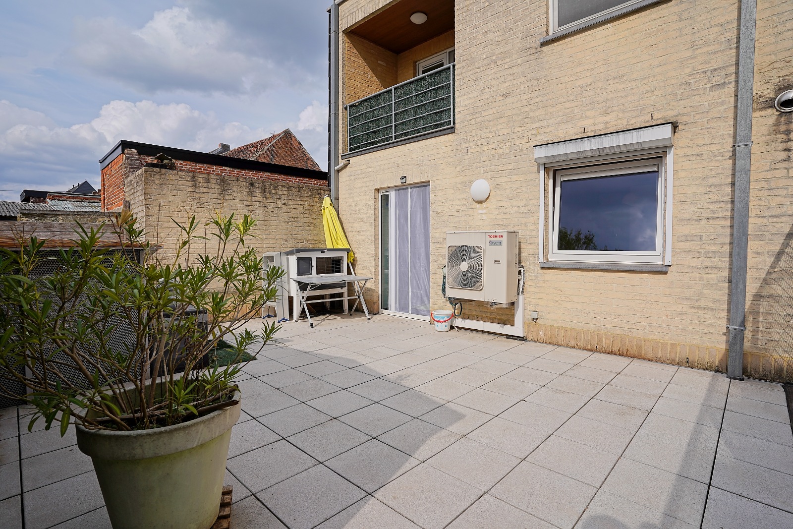 INSTAPKLAAR APPARTEMENT MET 2 SLKS TE KOOP - foto 4
