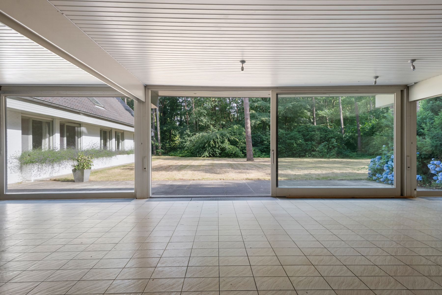 Karaktervolle villa met uitzonderlijk potentieel op toplocatie in Kapellen! - foto 3