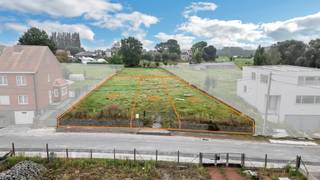 <span>Voor meer informatie of een bezoek, bel 02/532.22.57 - </span><strong>Pamel</strong><span> <strong>(Roosdaal)</strong>: In een rustige straat met strategische ligging, biedt Topo-Immo u deze prachtige bouwgrond aan met een oppervlakte van <strong>5a 00</strong></span><strong>ca</strong><span>, geschikt voor het oprichten van een <strong>halfopen</strong></span><strong> bebouwing</strong><span>. Het perceel is <strong>10,02m</strong> breed met een bouwvrije strook langs de zijkant van 3m met een <strong>maximale </strong><strong>gevelbreedte</strong> van <strong>7m</strong>. Bouwdiepte gelijkvloers: 15m - Bouwdiepte verdieping: 12m. Kroonlijsthoogte: 6,00m. Winkels, scholen en openbaar vervoer bevinden zich in de nabijheid. Interesse in deze mooie bouwgrond? Neem dan snel contact op met ons om het dossier in te kijken op kantoor! (Prijs exclusief opmetingskosten, aandeel verkavelingsakte en aansluitingskosten)</span>