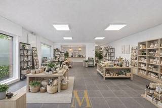 Instapklaar handelspand op een uitstekende zichtlocatie langs de verbindingsweg tussen Roeselare en Beitem. Dankzij de vlotte bereikbaarheid en...