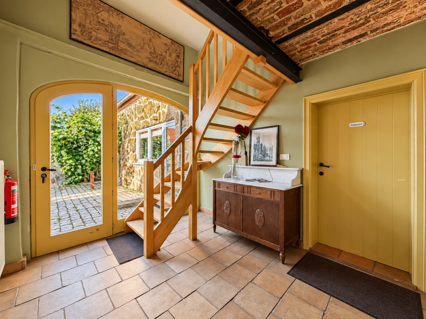 Te koop, vierkantshoeve gelegen in agrarisch gebied, uitgebaat als vakantiewoning te Maarkedal! - foto 4