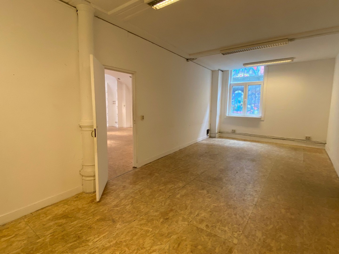 Commercial à louer à Anvers - photo 4