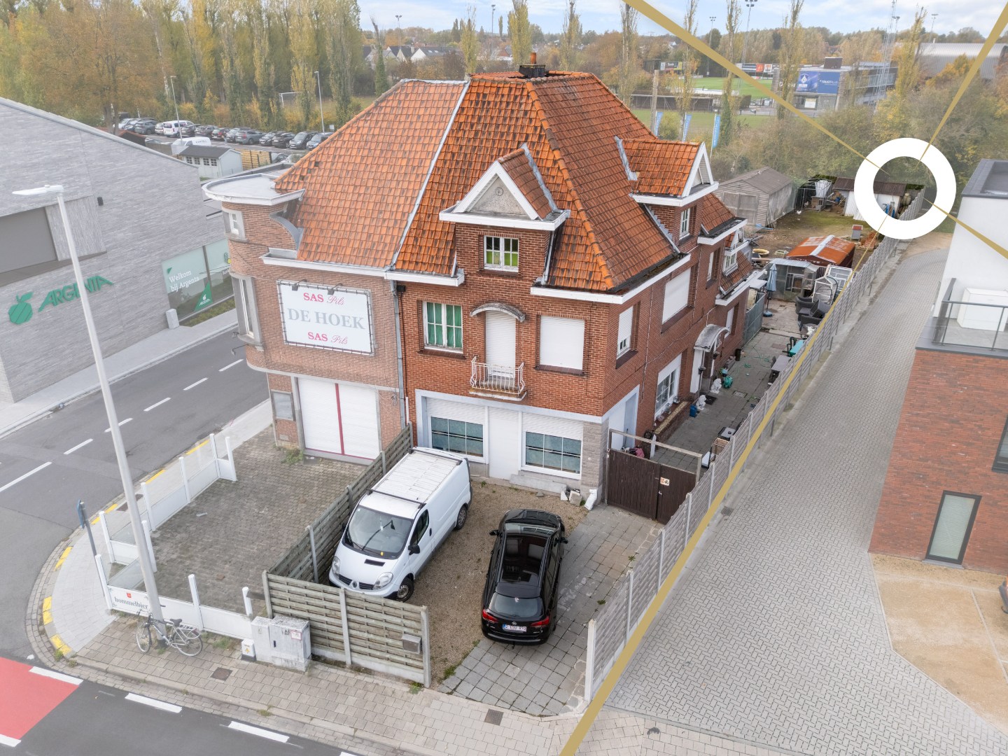 Te renoveren halfopen woning met 3 slaapkamers op 553 m² - foto 1