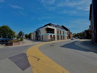 Ontdek dit exclusieve nieuwbouwproject in het centrum van Assenede, op de hoek van de Diederikstraat en de Kriekerijstraat. Dit kleinschalige project omvat vijf stijlvolle appartementen en twee moderne woningen, waarbij comfort, energiezuinigheid en een hoogwaardige afwerking centraal staan. Elke entiteit beschikt over een private parkeerplaats en bewoners kunnen gebruikmaken van een gemeenschappelijke fietsenberging. Bovendien krijgt u als koper nog de vrijheid om zowel de keuken als de badkamermeubels volledig naar eigen smaak samen te stellen, zodat uw nieuwe thuis perfect aansluit bij uw persoonlijke woonwensen.<br /><br />Dit royale hoekappartement op de eerste verdieping biedt een indrukwekkende bewoonbare oppervlakte van 150,81 m². Dankzij de hoekligging geniet de ruime leefruimte met open keuken van een uitzonderlijke lichtinval en een aangenaam ruimtelijk gevoel.<br /><br />Het appartement beschikt over 3 ruime slaapkamers, een praktische bergruimte aansluitend aan de keuken en een gezellig terras van 8,19 m² waar u heerlijk kunt genieten van het buitenleven.<br /><br />Het appartement is bereikbaar met de lift en combineert een doordachte indeling met een kwalitatieve afwerking.<br /><br />Meer info of een bezoek? Bel WIJSvastgoed +32 9 395 80 10 !