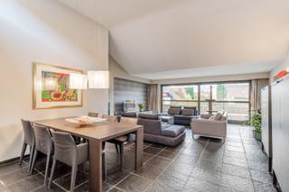 Aan de Bosstraat 66 ligt deze eigendom met een gelijkvloers van 180 m² en bovenliggende woonst: een instapklaar luxe appartement (van ca 260...