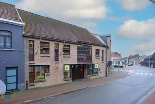 Centraal gelegen ruim polyvalent gebouw dat momenteel dienst doet als site voor buitenschoolse kinderopvang.Door zijn centrale ligging zijn meerdere...