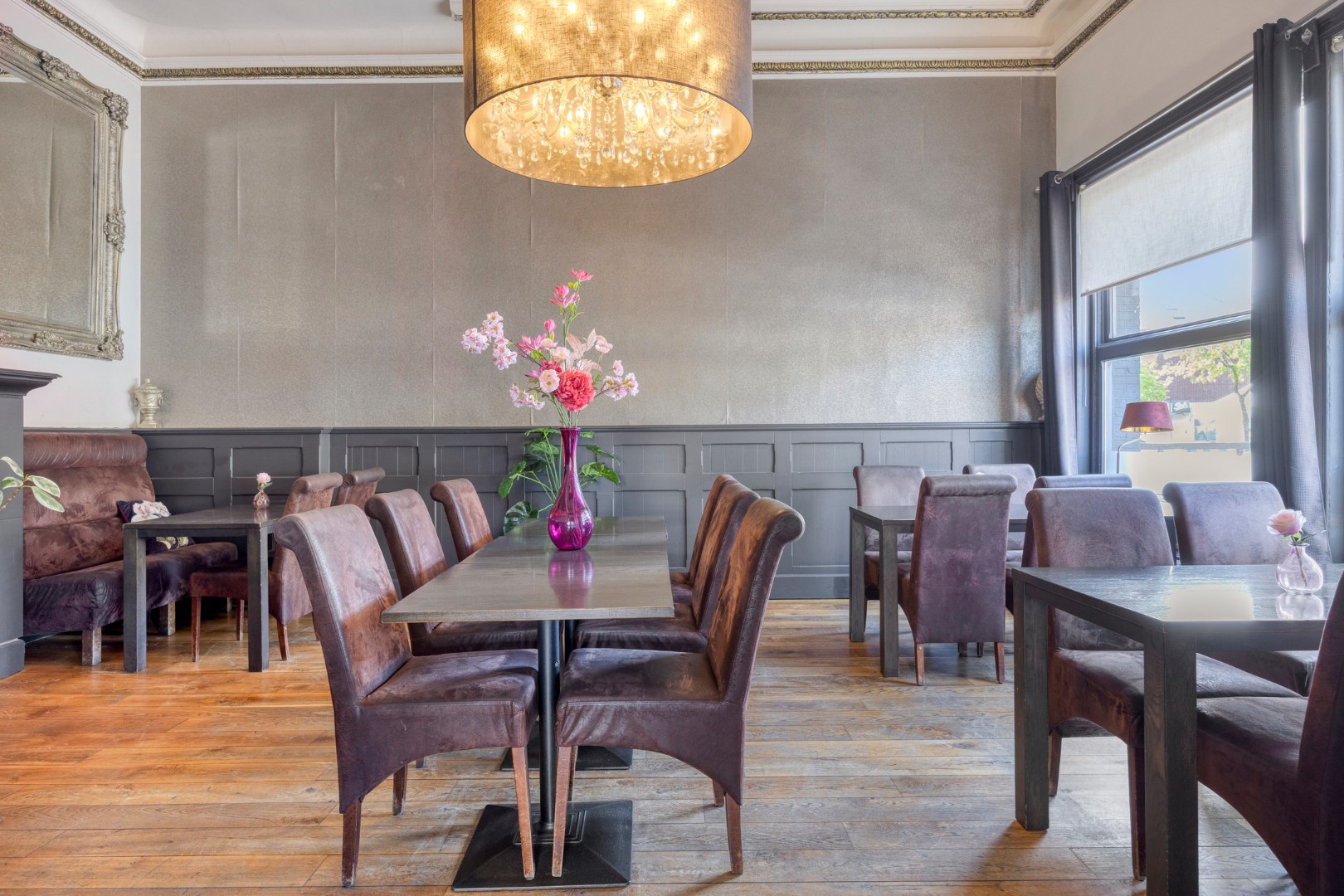 Handelshuis met horecazaak, 2 appartementen en luxueuze loft op toplocatie in Leopoldsburg - foto 4