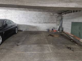 Situé dans une résidence bien entretenue de l’Avenue des Tamaris, cet emplacement de parking intérieur se trouve dans un garage commun...