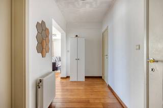 <p>This two bedroom apartment stands out due to its bright interiors, practical layout and central location.</p><p></p><p>Upon entering, you are welcomed by a spacious entrance hall that connects the different rooms of the apartment. The bright living room benefits from natural light and offers ample space for a cosy seating area and dining space, creating a warm and comfortable living environment. The kitchen is practical and provides direct access to the balcony</p><p></p><p>The apartment features two full-sized bedrooms that can be used flexibly as bedrooms, a home office or hobby room. The bathroom is fitted with a shower and washbasin. In addition, there is a separate toilet and a practical storage room, adding extra convenience.</p><p>A private cellar is also included, offering valuable additional storage space.</p><p></p><p>With an EPC of 209 kWh/m² and label C, this apartment offers a good balance between comfort and energy performance. Its central location and functional layout make it suitable for a wide range of buyers. There is no lift in the building.</p><p></p><p>To arrange a viewing, please contact us via our website.</p>