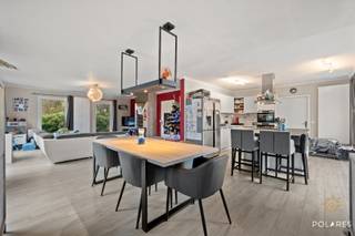 Boek uw bezoek in via www.polares.eu op 31 januari.Deze gerenoveerde open bebouwing is gelegen in een rustige, bosrijke omgeving in Rotselaar en...