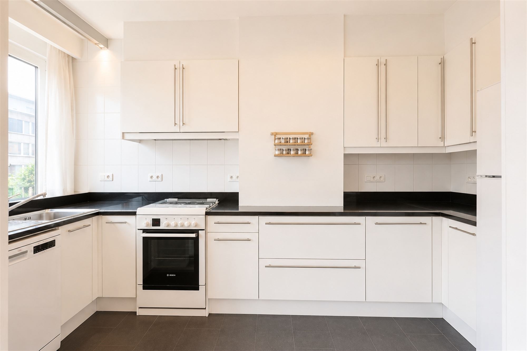 Hoekappartement met 3 slpk en staanplaats op loplocatie in Wilrijk - foto 4