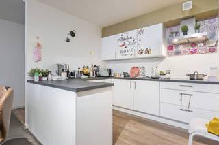 Dit energiezuinig appartement met 2 slaapkamers is centraal gelegen nabij belangrijke invalswegen en het centrum van Izegem. Het appartement van...
