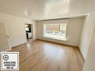 Ontdek deze ruime woning in het charmante Aalbeke, perfect voor gezinnen die op zoek zijn naar comfort en functionaliteit. Deze woning beschikt over maar liefst 5 slaapkamers en biedt voldoende ruimte voor het hele gezin. De sfeervolle leefruimtes nodigen uit en de grote ramen zorgen voor veel natuurlijk licht.De keuken is praktisch ingericht en biedt uitzicht op de gezellige, onderhoudsvriendelijke tuin. De badkamer is uitgerust met een ligbad/douche en een lavabomeubel. Met een garage en een private oprit is er voldoende ruimte voor uw voertuig en extra opslagmogelijkheden. De omgeving is rustig en gunstig gelegen nabij winkels, scholen en openbaar vervoer, wat het ideale uitvalsbasis maakt.Ervaar het woonplezier in deze veelzijdige woning en ontdek alle mogelijkheden die deze woning te bieden heeft in het mooie Aalbeke. Mis deze kans niet om uw droomhuis te verwerven!