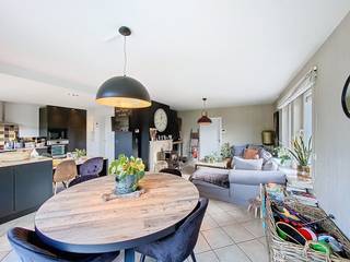 Discover this beautiful villa for sale, ideally located in a quiet residential area in Lissewege. With a smooth connection to the roads...