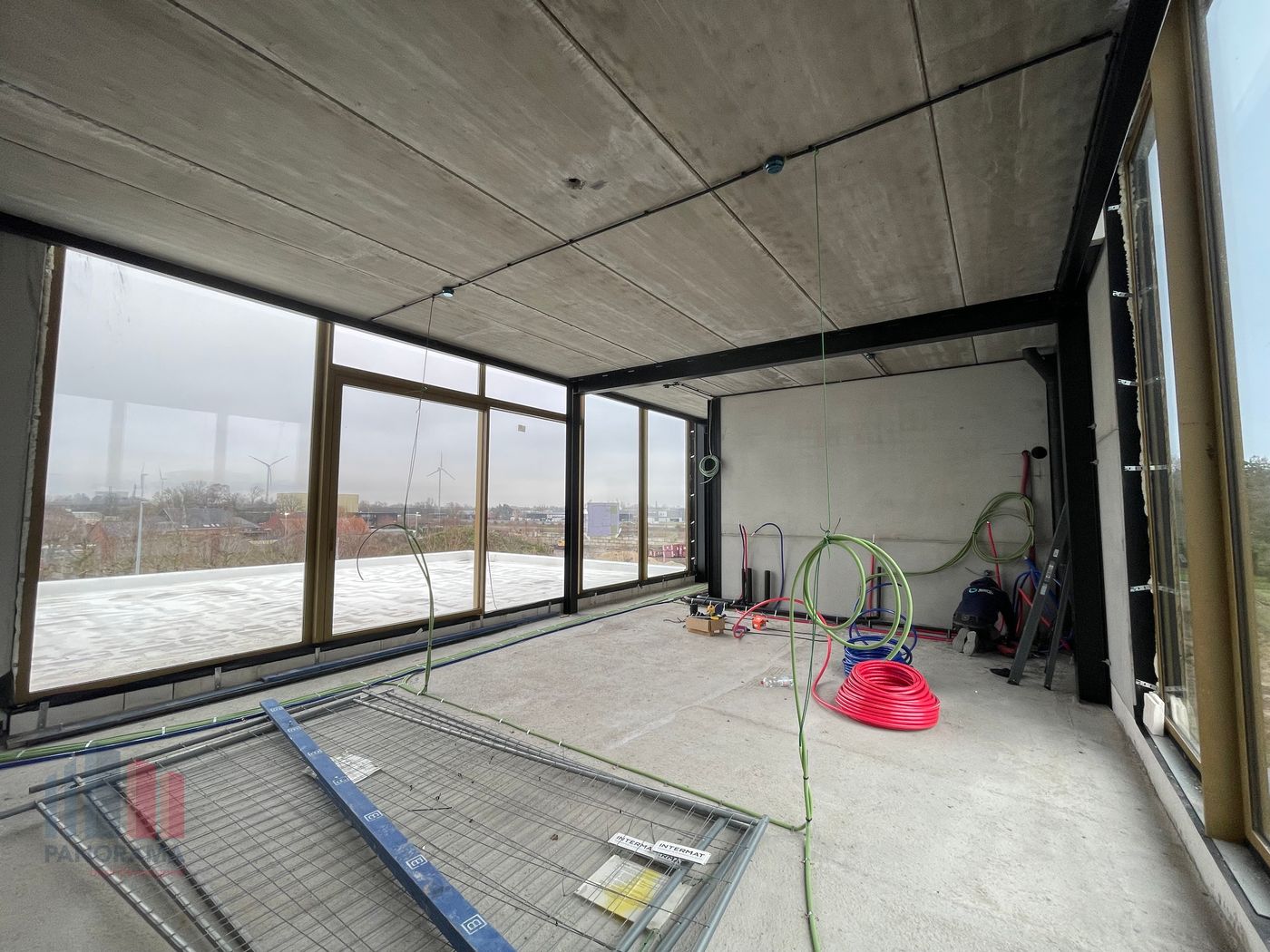 Nieuwbouw KMO-unit van 182 m² met 81 m² kantoorruimte nabij de E403 te huur - foto 5
