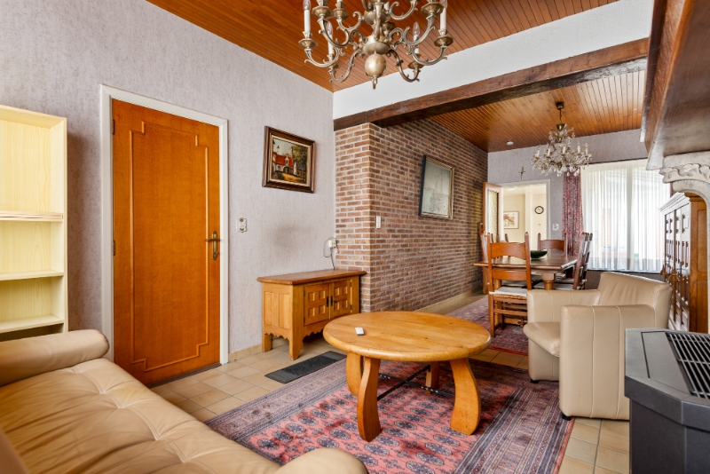 Rustig gelegen &amp; te moderniseren rijwoning met 3 SLK en koer - foto 5