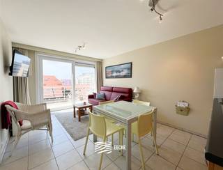Gezellig en zonnig appartement met een slaapkamerGelegen op de achtste verdieping van de residentieInkomhalBadkamer met douche, toilet en...
