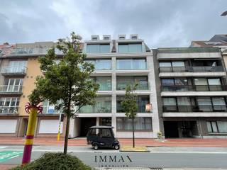 Modern nieuwbouwappartement met 2 slaapkamers op een toplocatie aan de Paul Parmentierlaan.Indeling: * Inkomhal met gastentoilet. * Ruime leefruimte...