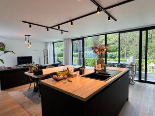 Prachtig, zonnig en energiezuinig gelijkvloers appartement met uniek zicht op een grote gemeenschappelijk tuin en het aanpalend bos. Ideaal om...