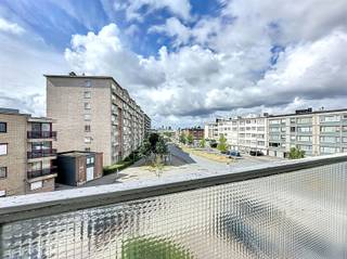 Ruim appartement met potentieel op toplocatie!Ben je op zoek naar een zeer ruim appartement met mogelijkheden? Dan is dit jouw kans!In een ruim maar...