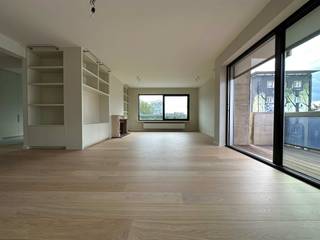 Luxueus gerenoveerd appartementDit prachtige appartement werd gerenoveerd met oog voor detail en met materialen en apparaten van de beste...