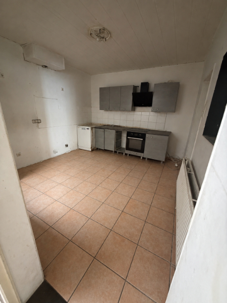 TE RENOVEREN WONING MET 5 SLAAPKAMERS EN 2 BADKAMERS - foto 5
