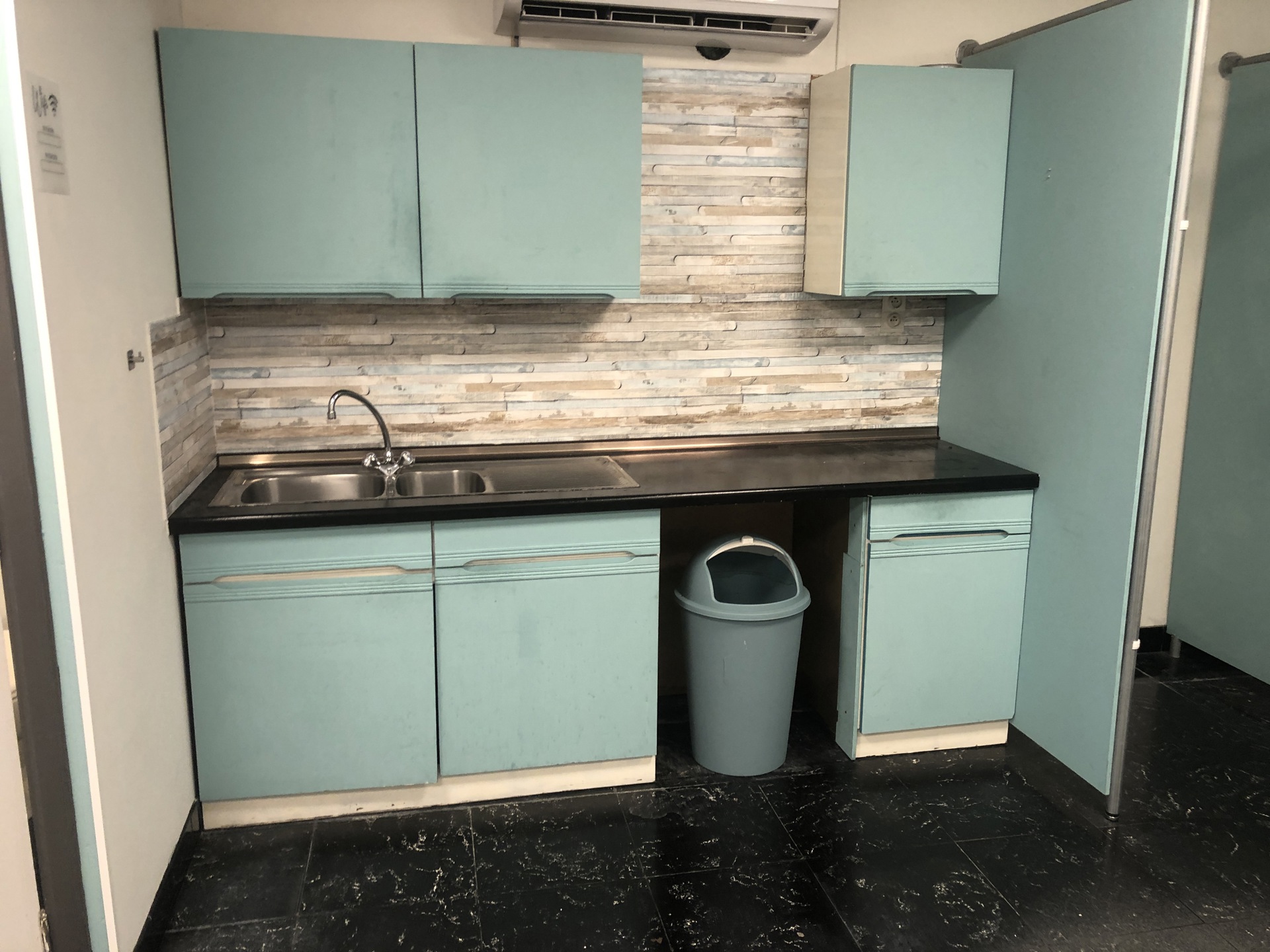 Commercial for rent in Hoogstraten - photo 4