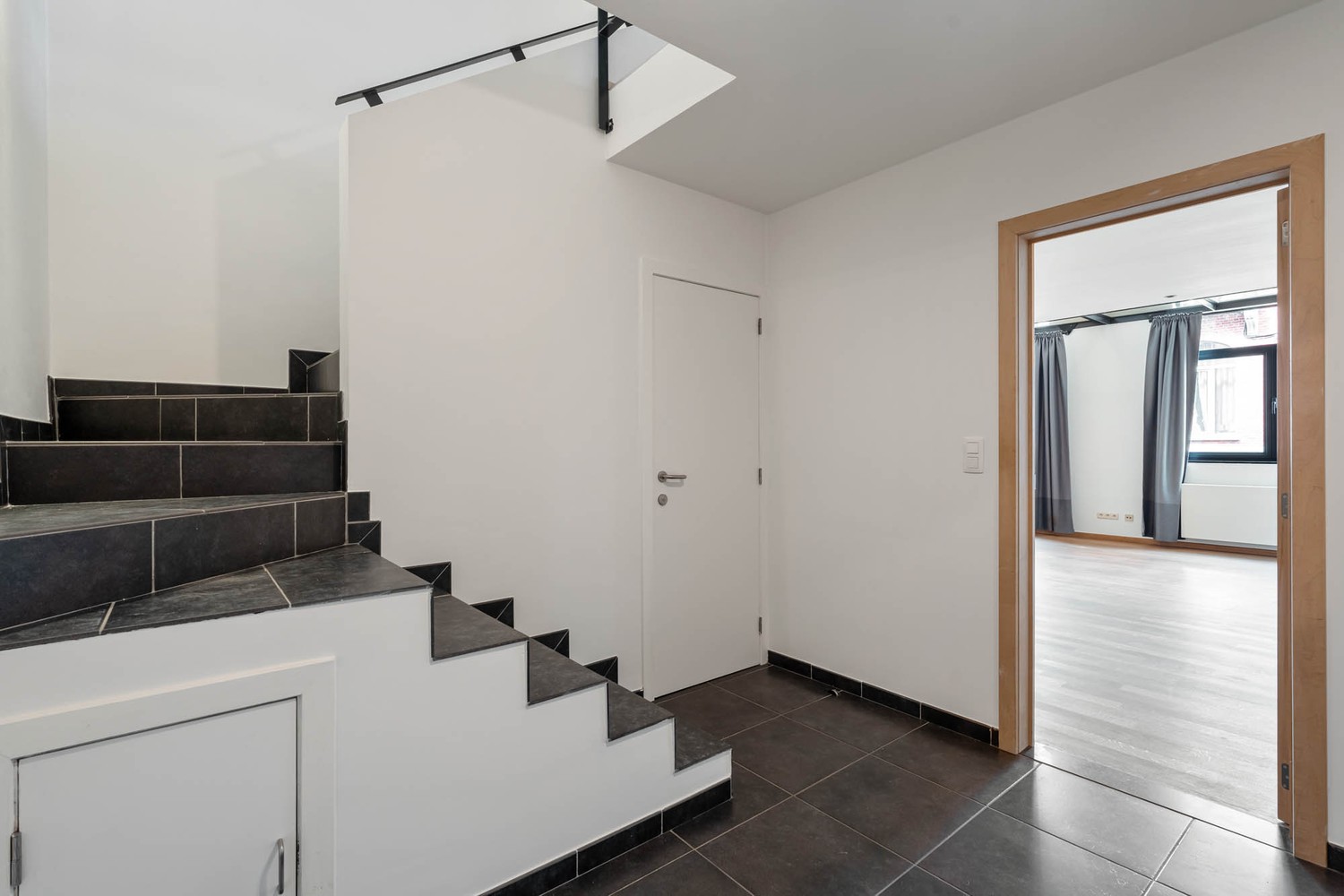 Instapklaar appartement met 2 slaapkamer in loft-gebouw in volle centrum ! - foto 5