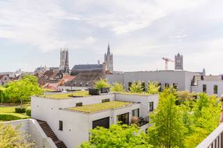 EMPLACEMENTDécouvrez ce penthouse exclusif situé dans la prestigieuse résidence Dulle Griet Garden.Les jardins urbains magnifiquement aménagés,...