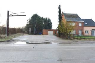 Te renoveren woning op een ruim perceel grond van 14are 36ca. Het perceel kan verkaveld worden voor een open bebouwing onder voorbehoud...