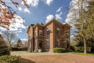 Unique engineer home in French Manoan style, built at the end of WWI.This classy home is located on a beautiful plot of approximately 22are and...