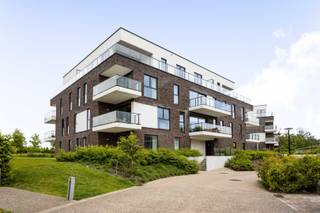 Gelieve ons te bellen voor een bezoek of voor meer informatie. 0475/34.00.40Beschikbaar vanaf 1 augustus. Appartement 75 m² en terras 12 m²Totaal...