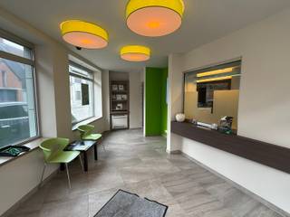 Bijzonder verzorgde, instapklare kantoorruimte met eigen garage en vlotte parkeergelegenheid in de directe buurt. Het kantoor is in de...