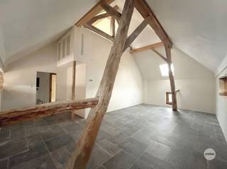 UNIEK APPARTEMENT MET 2 SLPKS EN TERRAS Nabij de rustige dorpskern van Wellen treffen wij in de Veerstraat 60 deze prachtige vakwerkwoning uit...