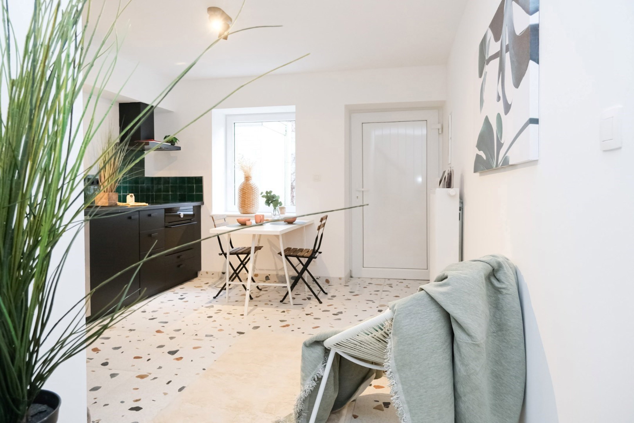 Beluikhuis nabij de Rozemarijnbrug, Papegaaistraat, Coupure. - foto 1