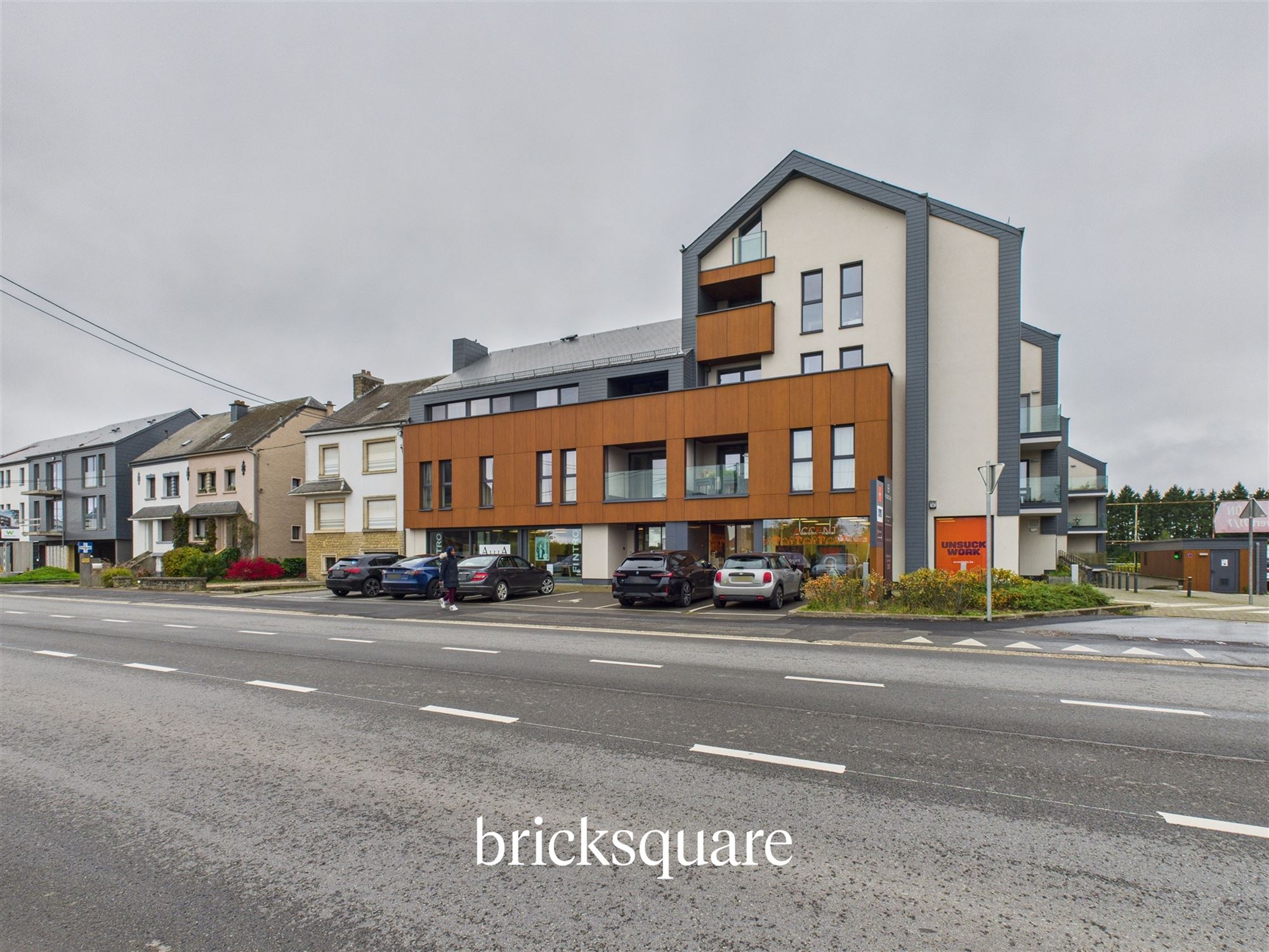 Belles surfaces commerciales louées et en excellent état - photo 1