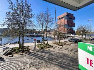 Zeer ruim appartement op top locatie! Dit appartement, met een geweldig uitzicht over het MAS en Willemdok, heeft een rustige ligging, maar toch...