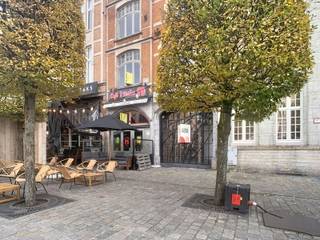 Handelspand te huur op toplocatie – Oude Markt Leuven!Bent u op zoek naar een unieke commerciële locatie in het hart van Leuven? Dit handelspand,...