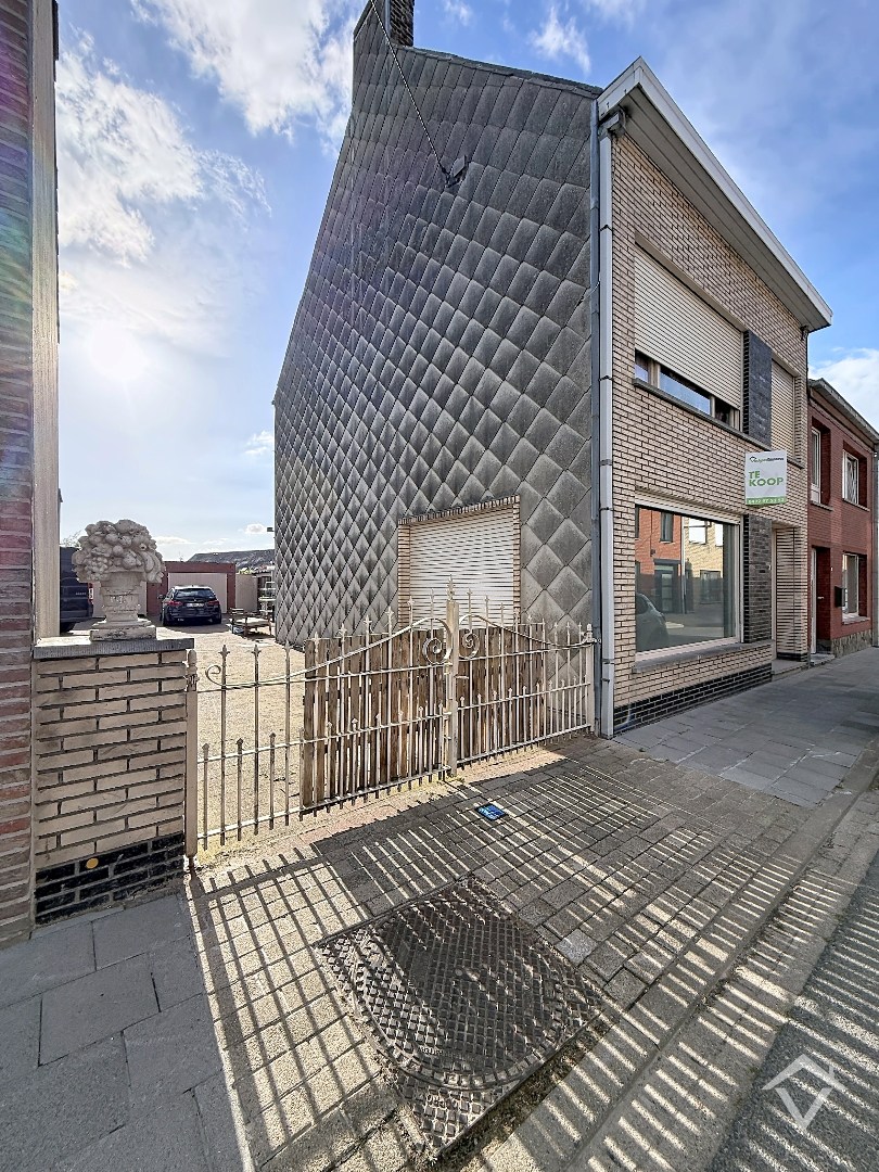 Woning met 3 slaapkamers en 2 garages te Eernegem - foto 1