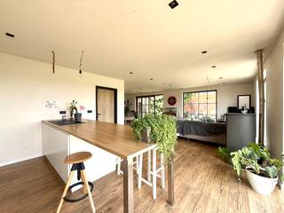 Instapklare woning met prachtige tuin te koop in het charmante Heestert.Welkom in deze sfeervolle en goed onderhouden woning, gelegen in het rustige...
