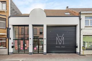 Voor meer info of een bezoek bel 0475757251 of mail philip@ocvastgoed.be1. Zeer ruime en heel mooi gerenoveerde woning. Indeling: garage, berging,...