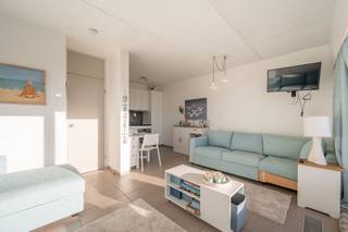 Gerenoveerd 2-slaapkamer appartement op centrale ligging in De Haan (Park Atlantis) op 800m van het strand! Dit zonnig appartement omvat...